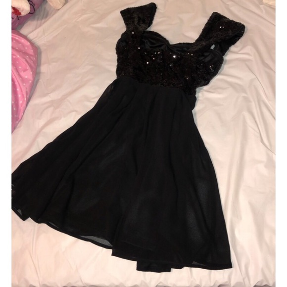 Sparkly Black Mini dress 🖤 - Picture 2 of 2